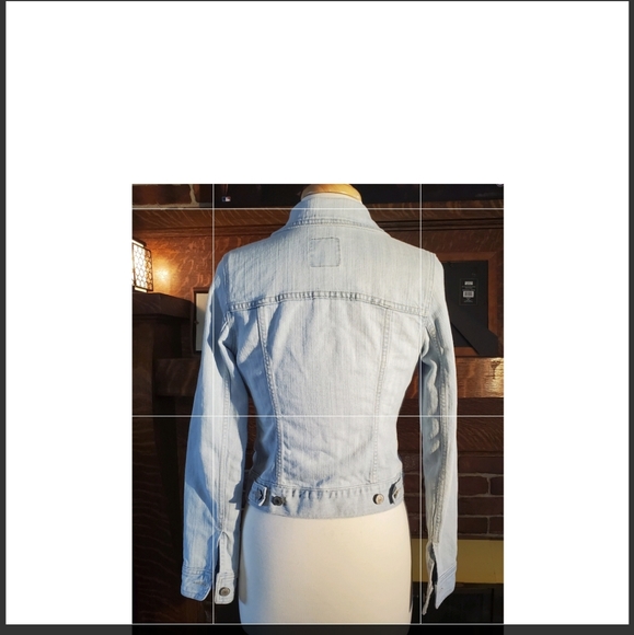 🍂🍁🍂Old Navy light wash jean jacket. X-small.Fall.POCKETS! 2 inside 2 outside. - Picture 4 of 14